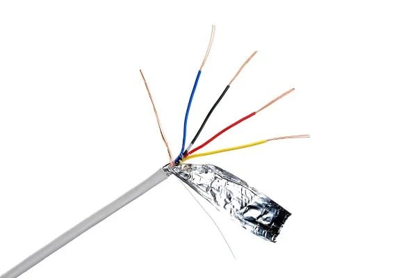 Electromagnetic field protection diagram of shielded vs unshielded cables